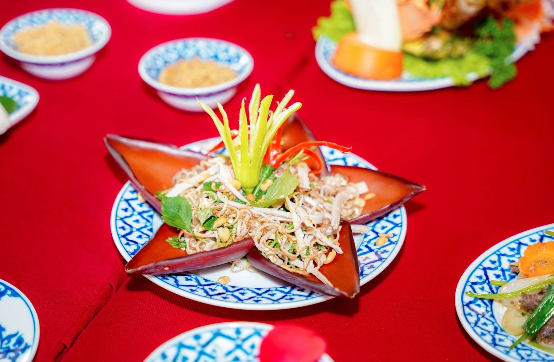 Món nộm hoa chuối được thực khách đánh giá cao. Ảnh: Văn Giang