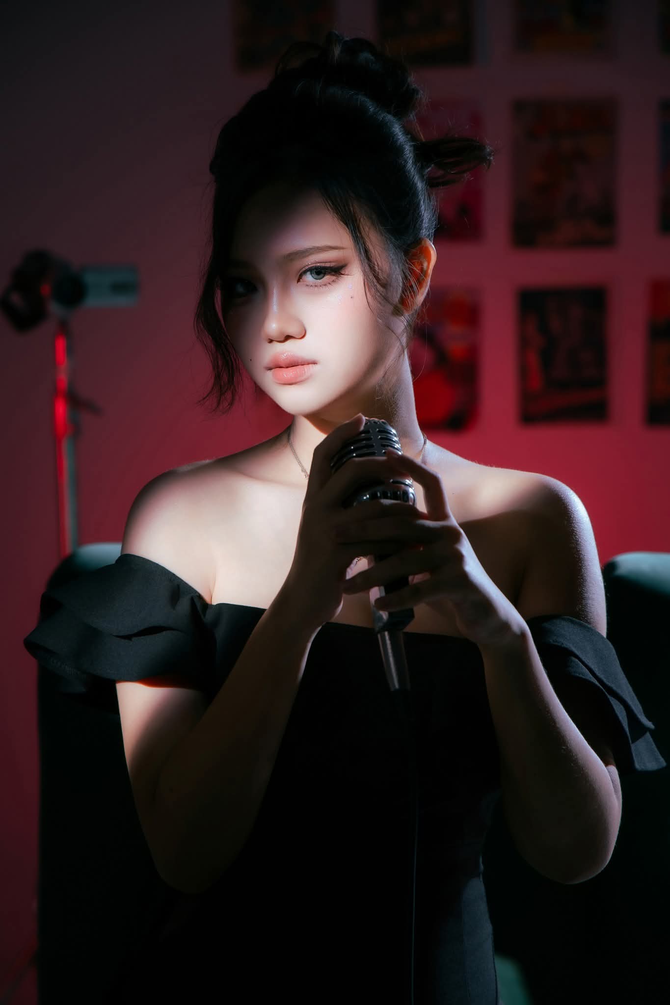 Bắt nguồn từ lời bài hát Diamond của Xdinary Heroes: “Emerging out of all the lies to step into the light.” (Vươn lên, thoát khỏi mọi lời dối trá để bước ra ánh sáng), Gia Linh - cô gái đến từ Zone 3 đã mang đến một hành trình thức tỉnh đầy cảm xúc: ánh đèn rực rỡ nhất trên sân khấu cũng chẳng thể sánh bằng ánh lửa rực cháy khi được là chính mình.