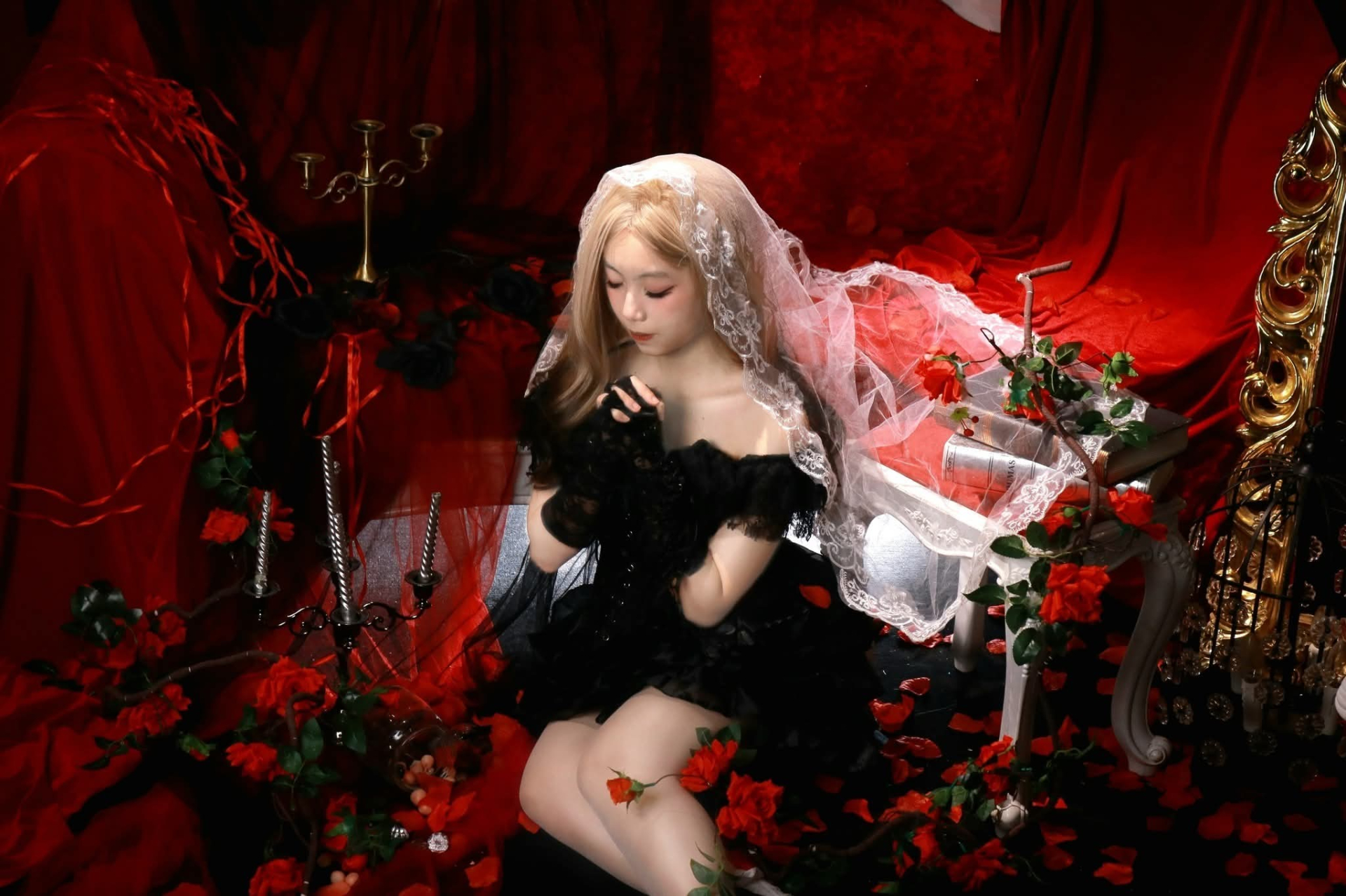 Cô gái đại diện đến từ Zone 6 đã mang đến một góc nhìn sâu sắc về ranh giới giữa thiện và ác qua câu hỏi: “Ác quỷ, hay chỉ là một bản vẽ sai của thiên thần?” Lê Thu Trà nhận ra ta không nên vội phán xét bề ngoài, bởi ẩn sâu trong trái tim của một ác quỷ luôn có bóng dáng của một thiên thần – chỉ là cuộc sống chưa cho họ cơ hội được bộc lộ.