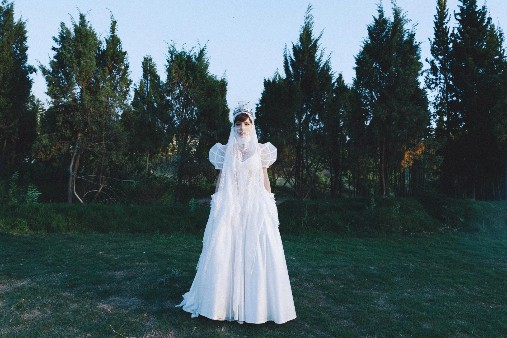 Lyly vào vai quân Hậu trong MV 