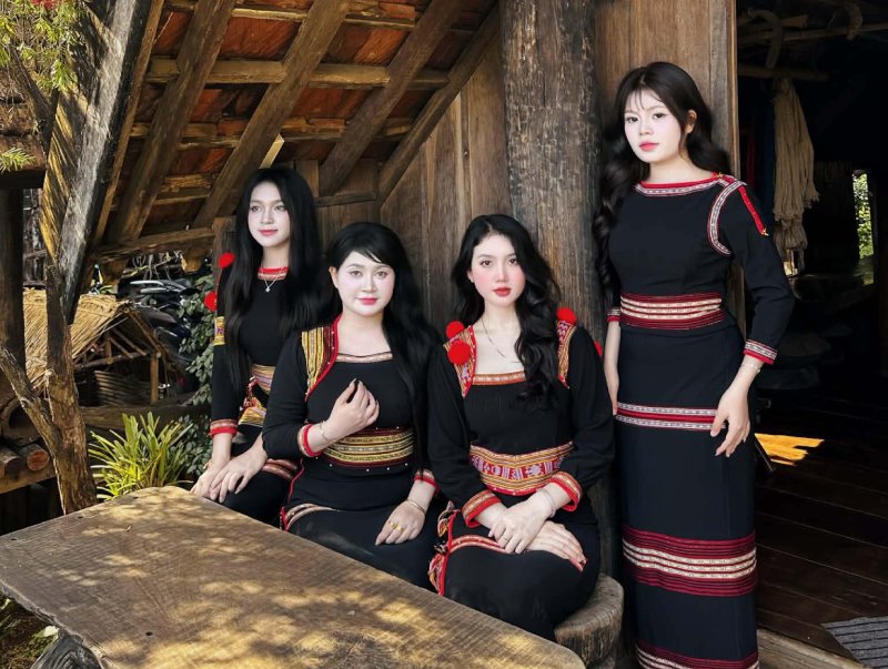 Thời trang hóa giúp nâng tầm thổ cẩm Ê Đê