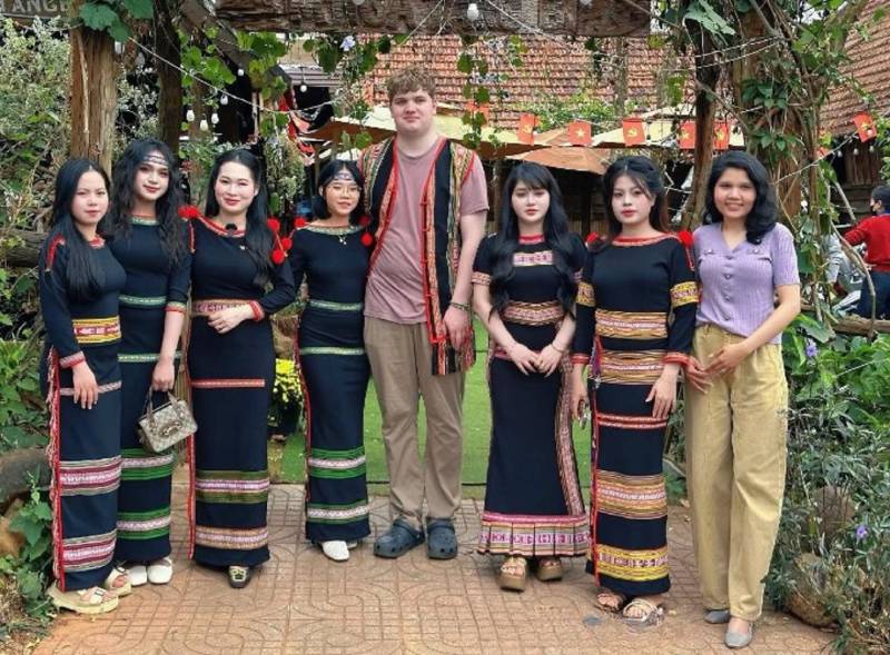 Thổ cẩm Ê Đê bây giờ không chỉ hiện diện trong đời sống thường nhật mà còn trở thành một phần của trải nghiệm du lịch.