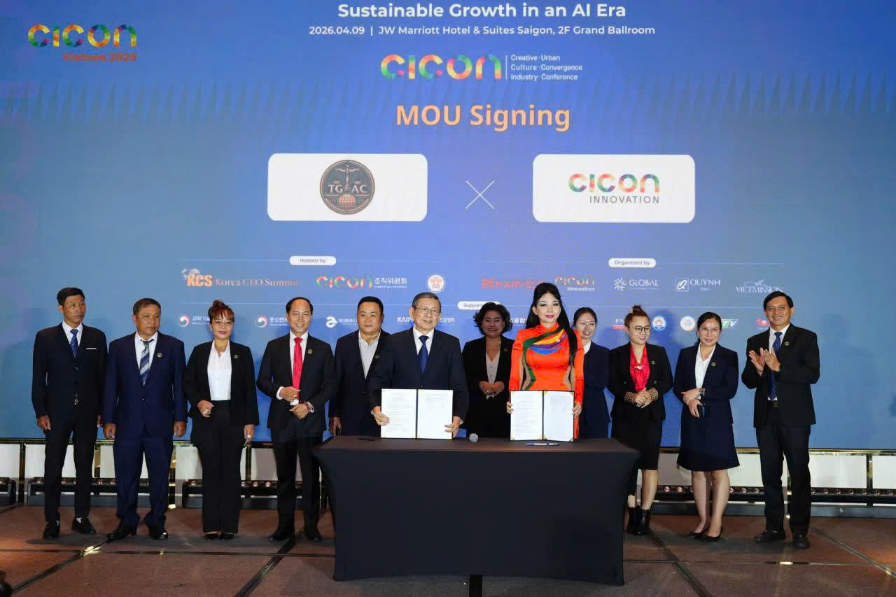 Chủ tịch Cicon Việt Nam - TS. NTK Quỳnh Paris - ký hợp tác với doanh nghiệp đến từ Hàn Quốc.