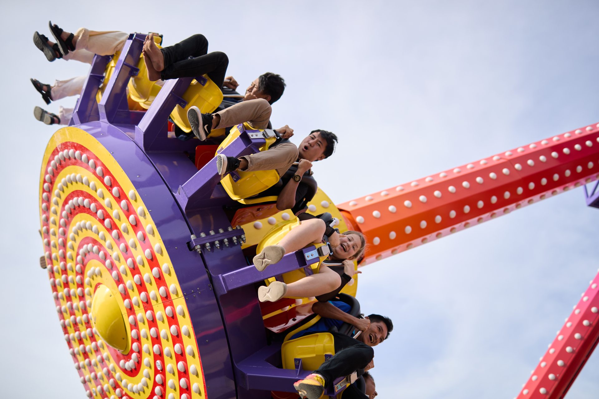 Các trò chơi cảm giác mạnh đa cấp độ thu hút đông đảo du khách trải nghiệm.