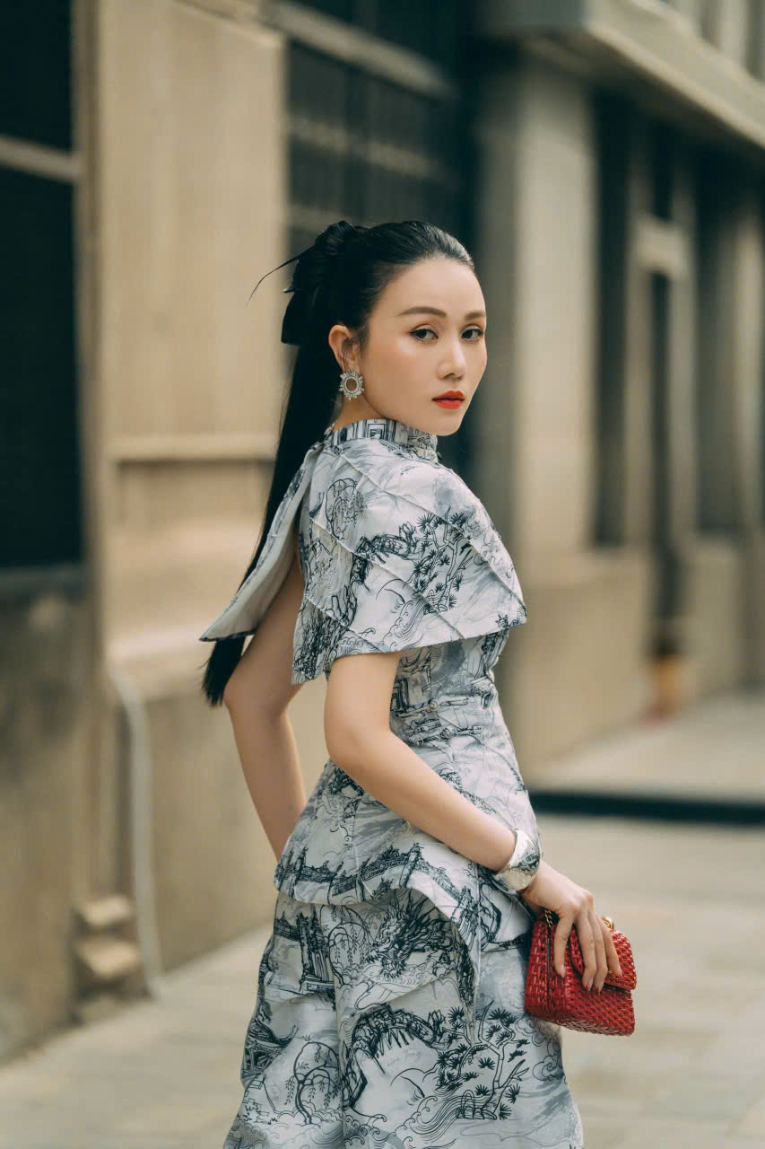 Ca sĩ Khánh Anh trở lại với bộ ảnh thời trang đậm chất Á Đông, mở ra chương mới tại quê nhà