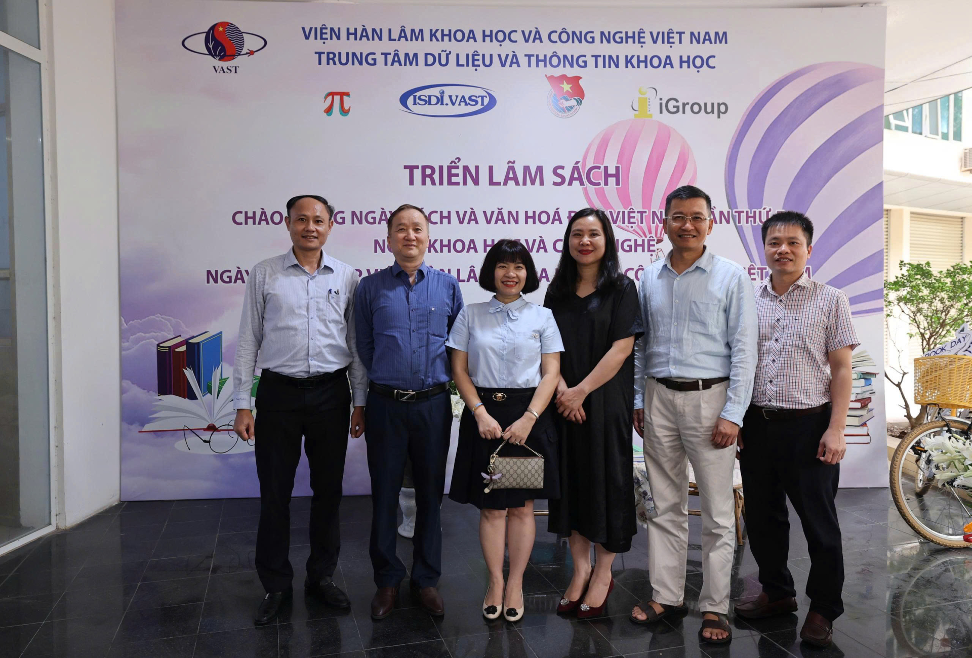 Tọa đàm và Triển lãm sách chào mừng Ngày Sách và Văn hóa đọc Việt Nam tại Viện Hàn lâm Khoa học và Công nghệ Việt Nam