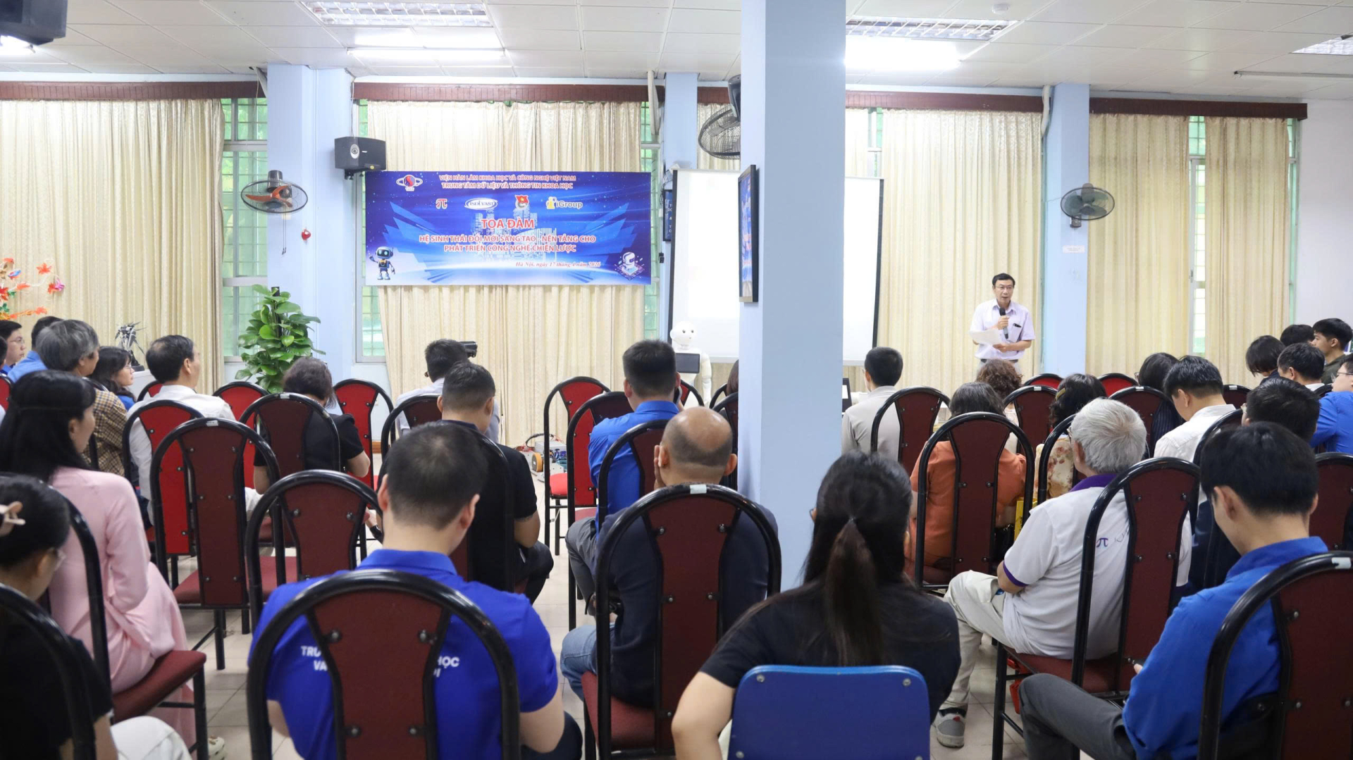 Tọa đàm và Triển lãm sách chào mừng Ngày Sách và Văn hóa đọc Việt Nam tại Viện Hàn lâm Khoa học và Công nghệ Việt Nam