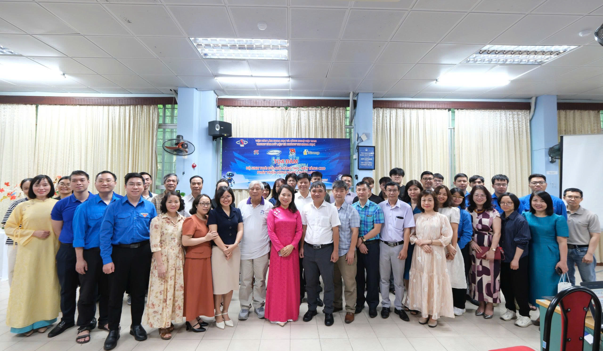 Tọa đàm và Triển lãm sách chào mừng Ngày Sách và Văn hóa đọc Việt Nam tại Viện Hàn lâm Khoa học và Công nghệ Việt Nam