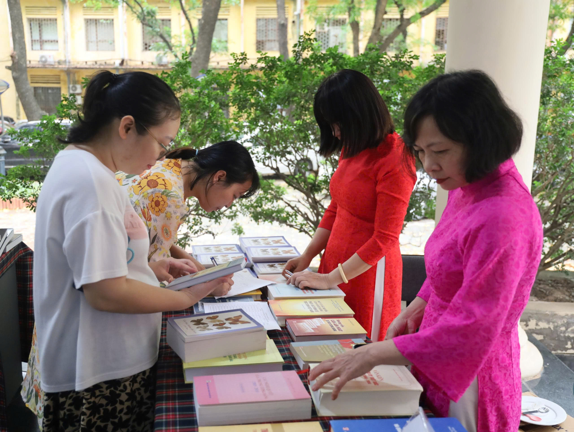 Tọa đàm và Triển lãm sách chào mừng Ngày Sách và Văn hóa đọc Việt Nam tại Viện Hàn lâm Khoa học và Công nghệ Việt Nam