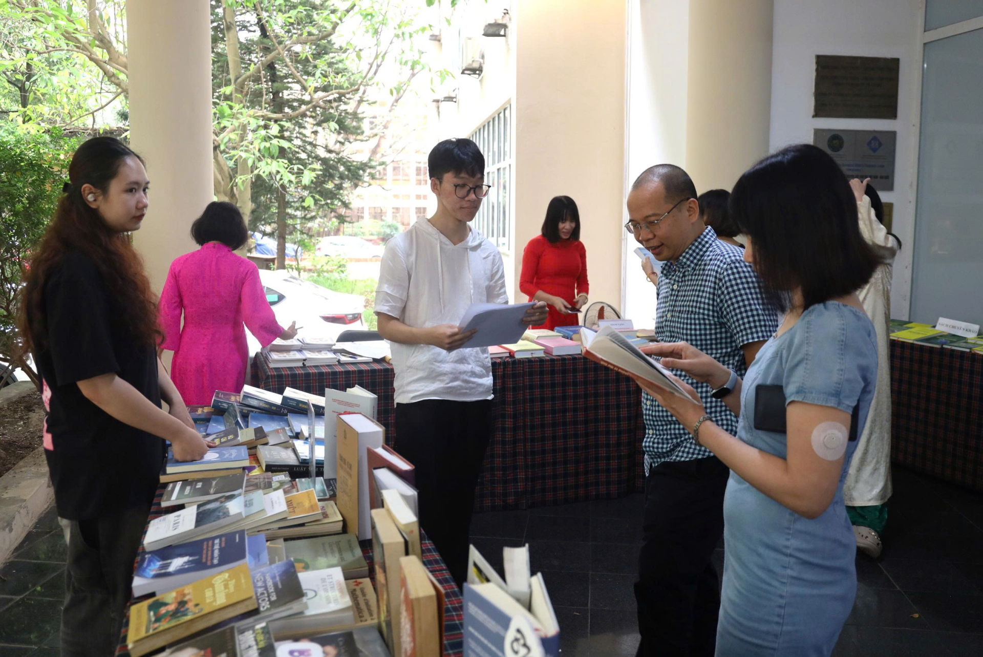 Tọa đàm và Triển lãm sách chào mừng Ngày Sách và Văn hóa đọc Việt Nam tại Viện Hàn lâm Khoa học và Công nghệ Việt Nam
