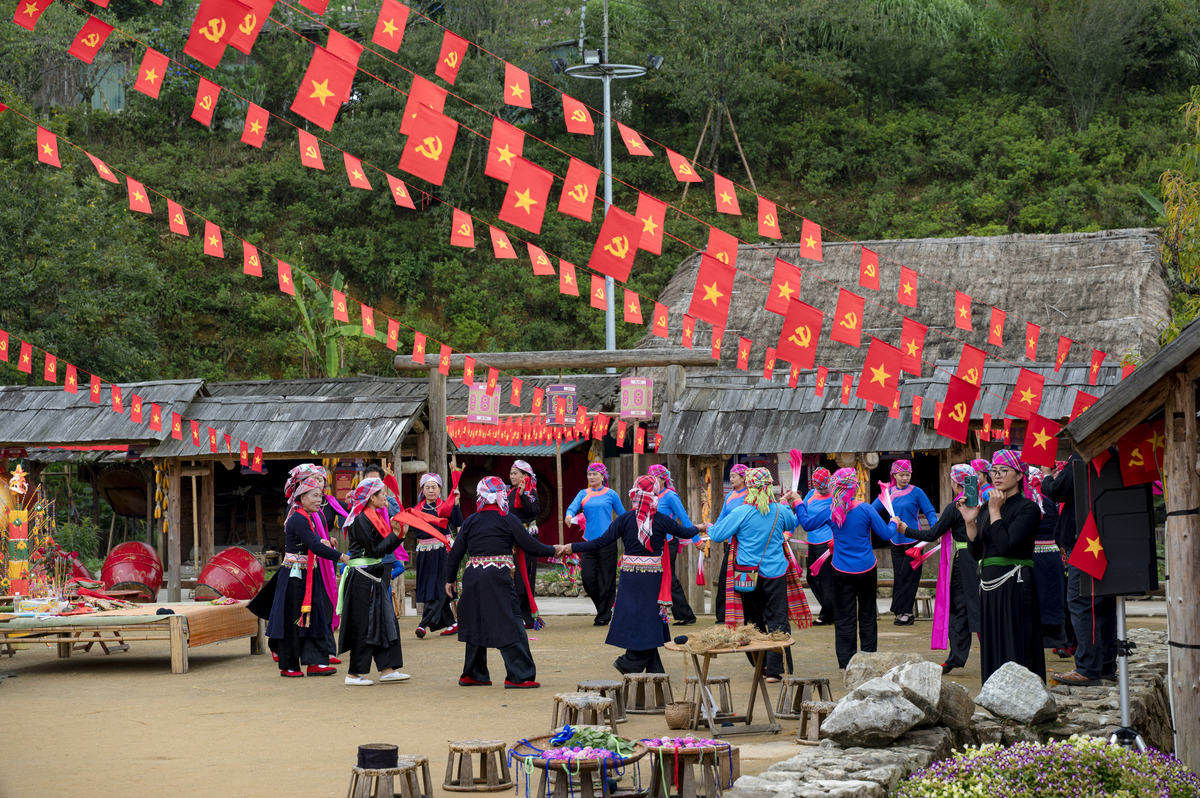 Trải nghiệm văn hóa Tây Bắc đặc trưng tại Bản Mây.