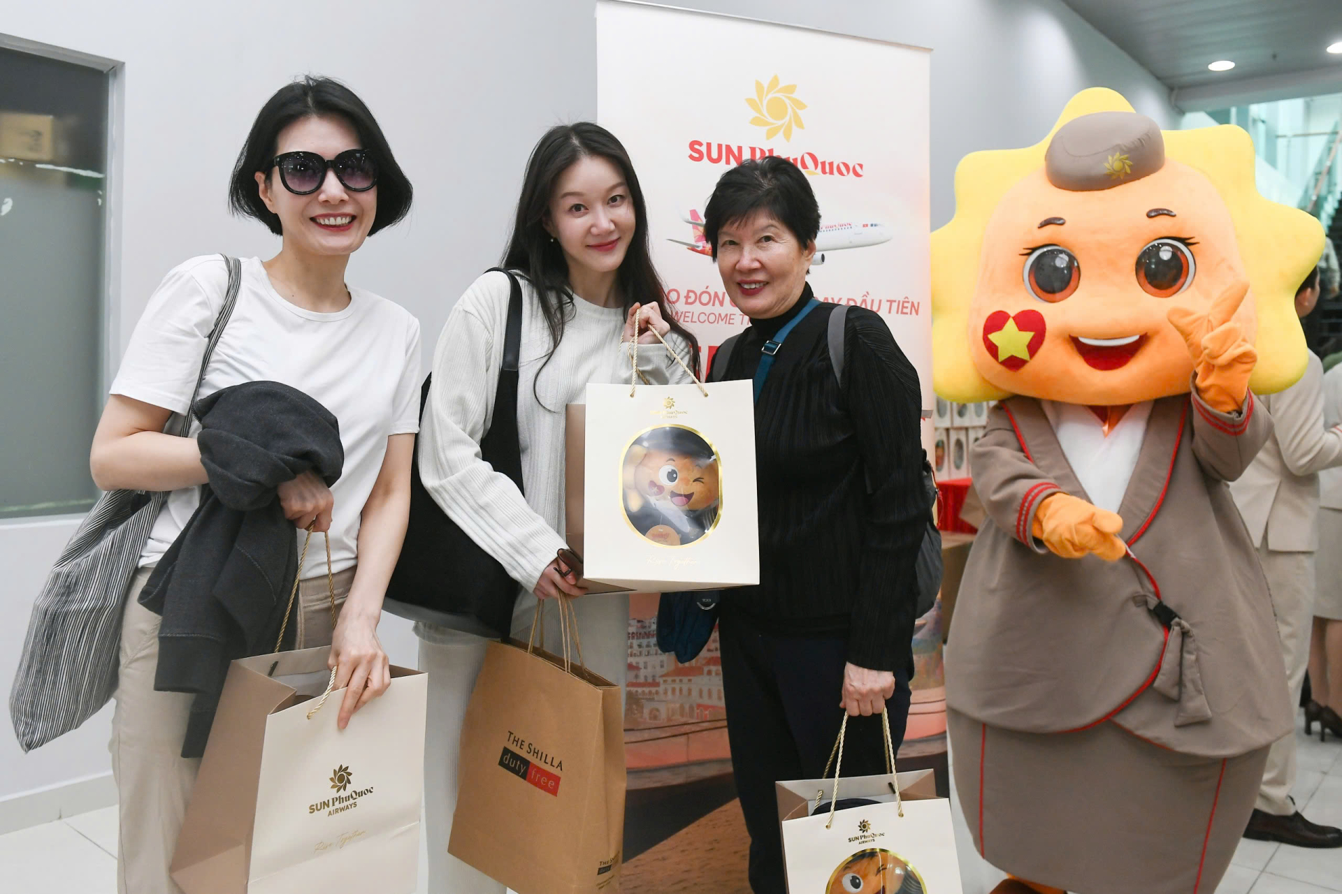 Du khách chuyến bay từ Seoul đến Phú Quốc của hãng.