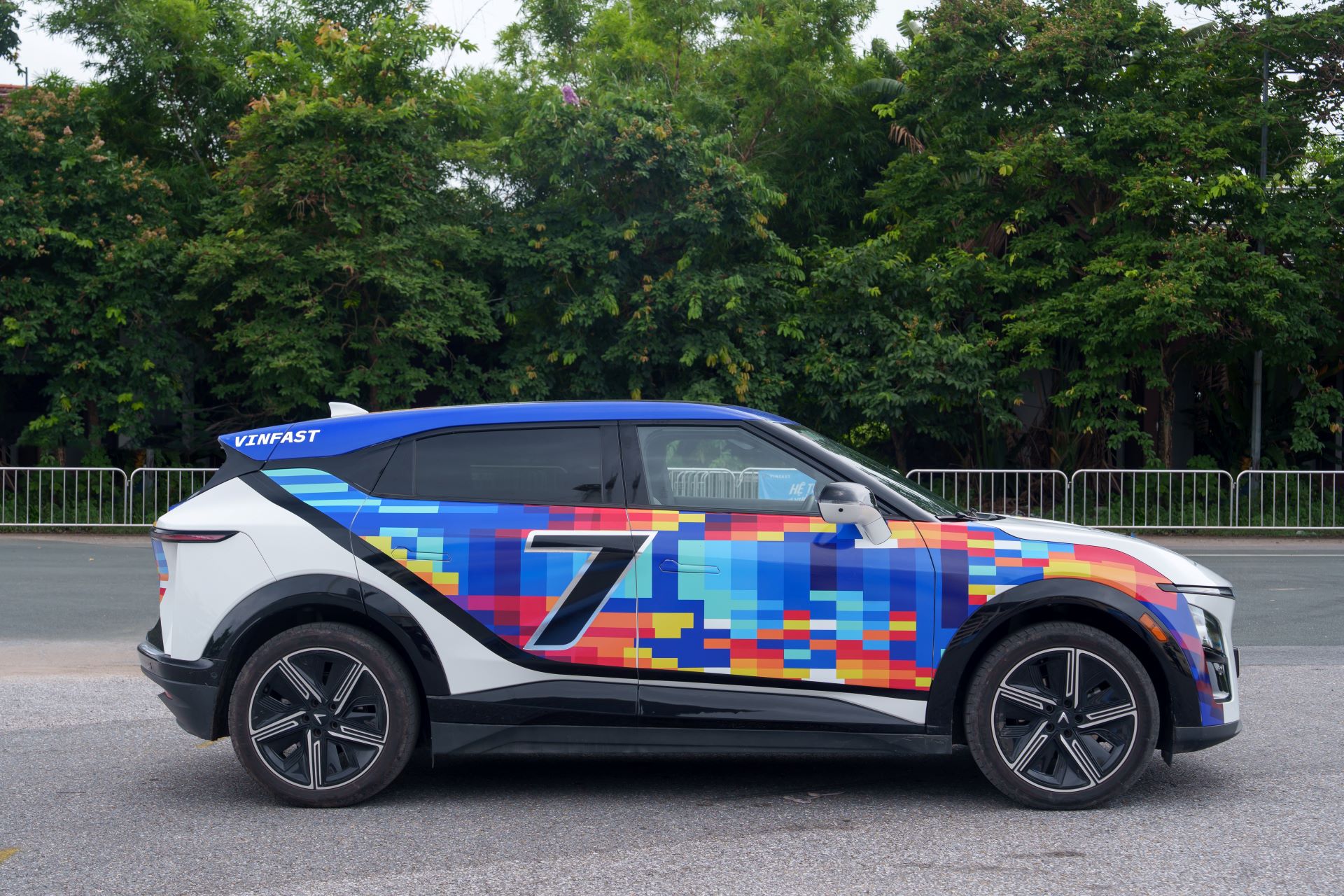 Người dùng VinFast VF 7: “Lời ngay từ lúc mua, 3 năm sạc pin 0 đồng”