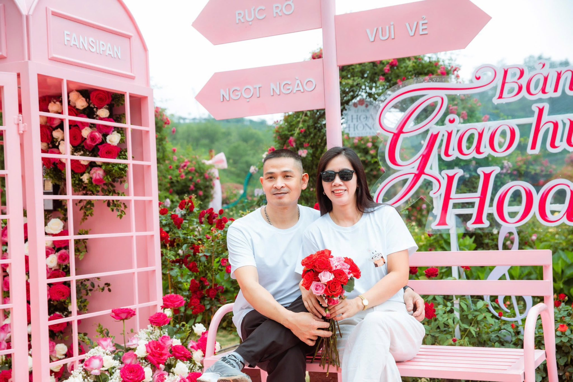 Lễ hội hoa hồng Sa Pa 2026 khai màn, hàng vạn du khách check-in bên triệu đoá hồng, vui bất tận từ sáng tới đêm