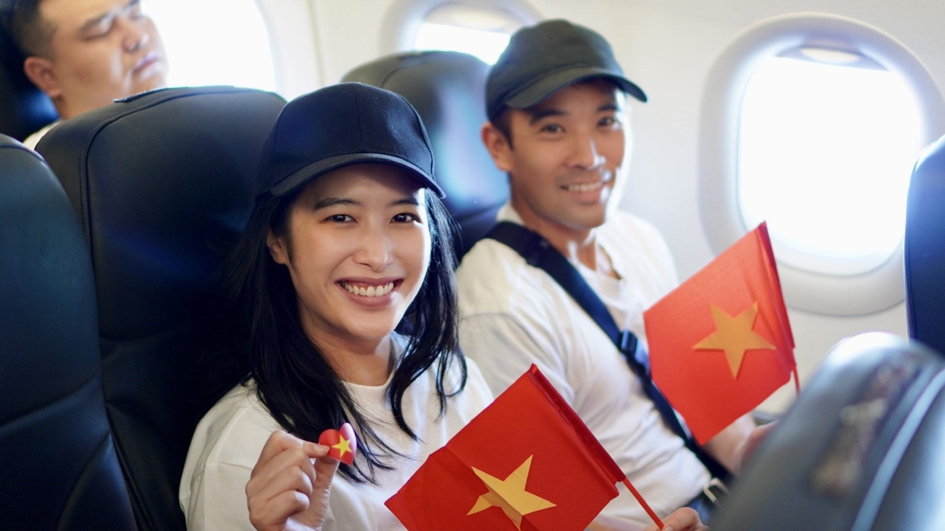 Sắc đỏ Vietjet lan tỏa niềm tự hào Việt Nam trên độ cao 10.000m