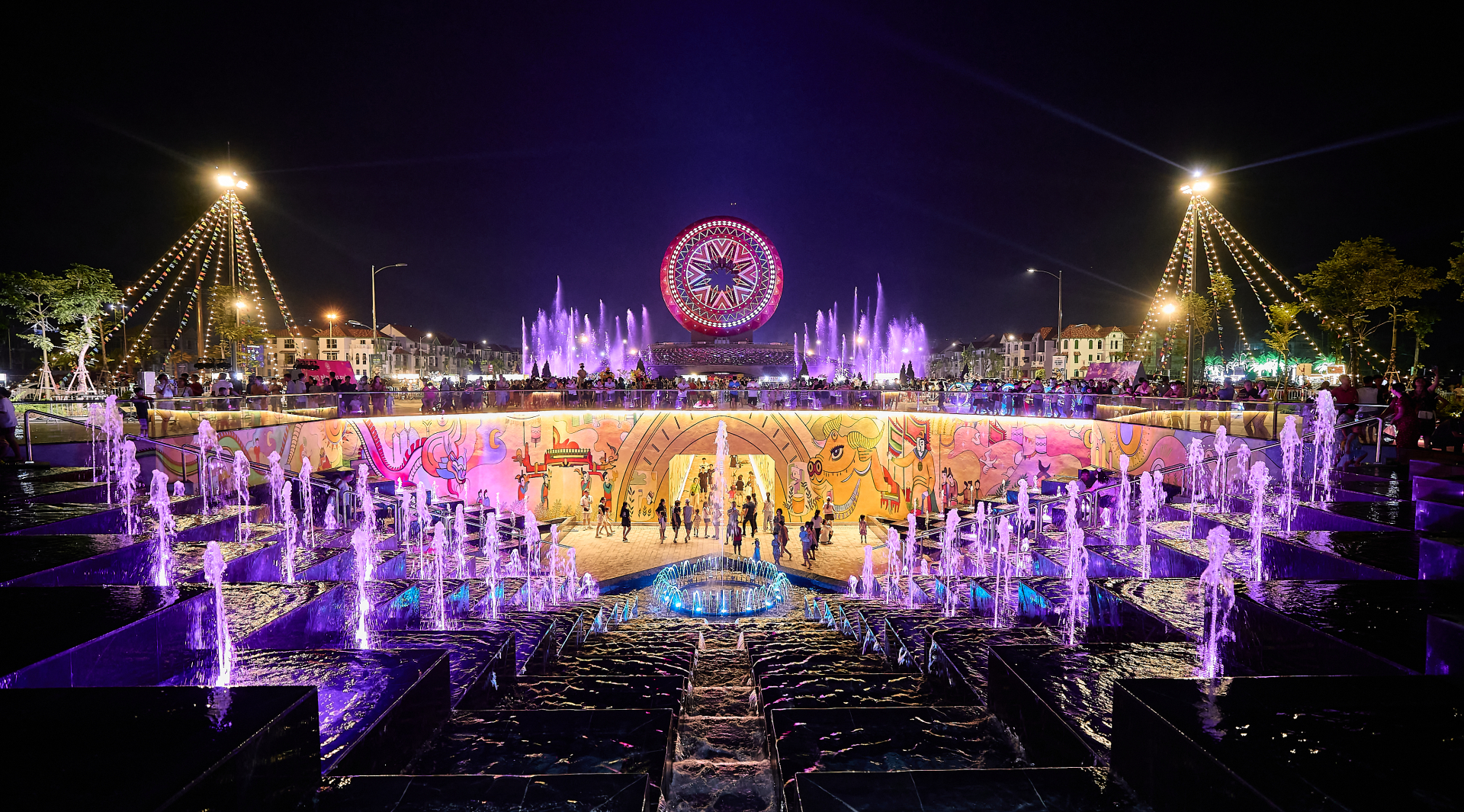 Show nhạc nước dài bậc nhất Việt Nam diễn ra mỗi tối tại Sun Urban City.