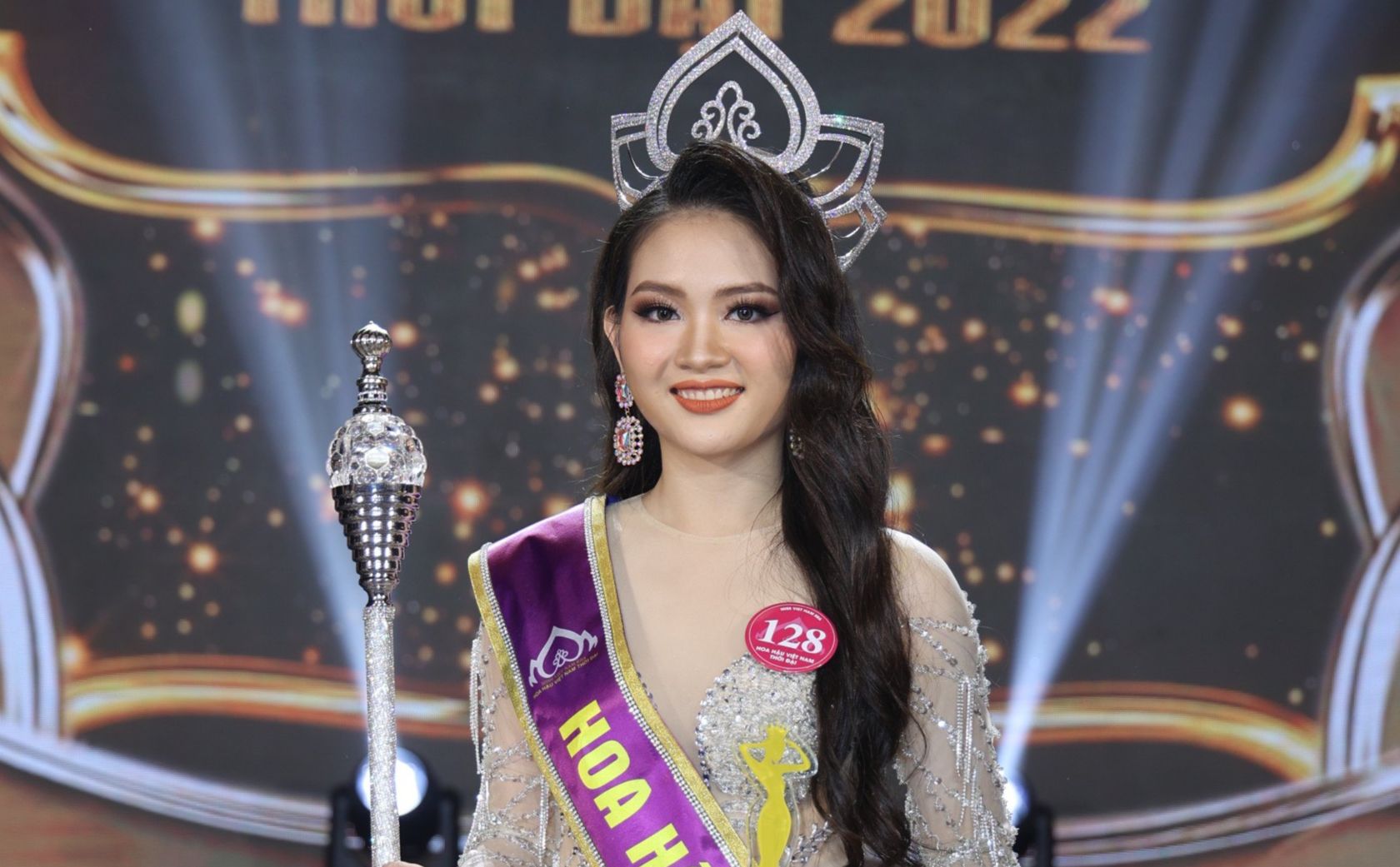 Chân dung Hoa hậu Việt Nam Thời đại mùa đầu tiên – Nguyễn Mai Anh, cựu sinh viên trường Đại học Giáo dục – Đại học Quốc gia Hà Nội.