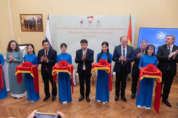 Lễ trao tặng Tủ sách tiếng Việt của NXBGDVN. Nguồn: Đại học Sư phạm Quốc gia Herzen