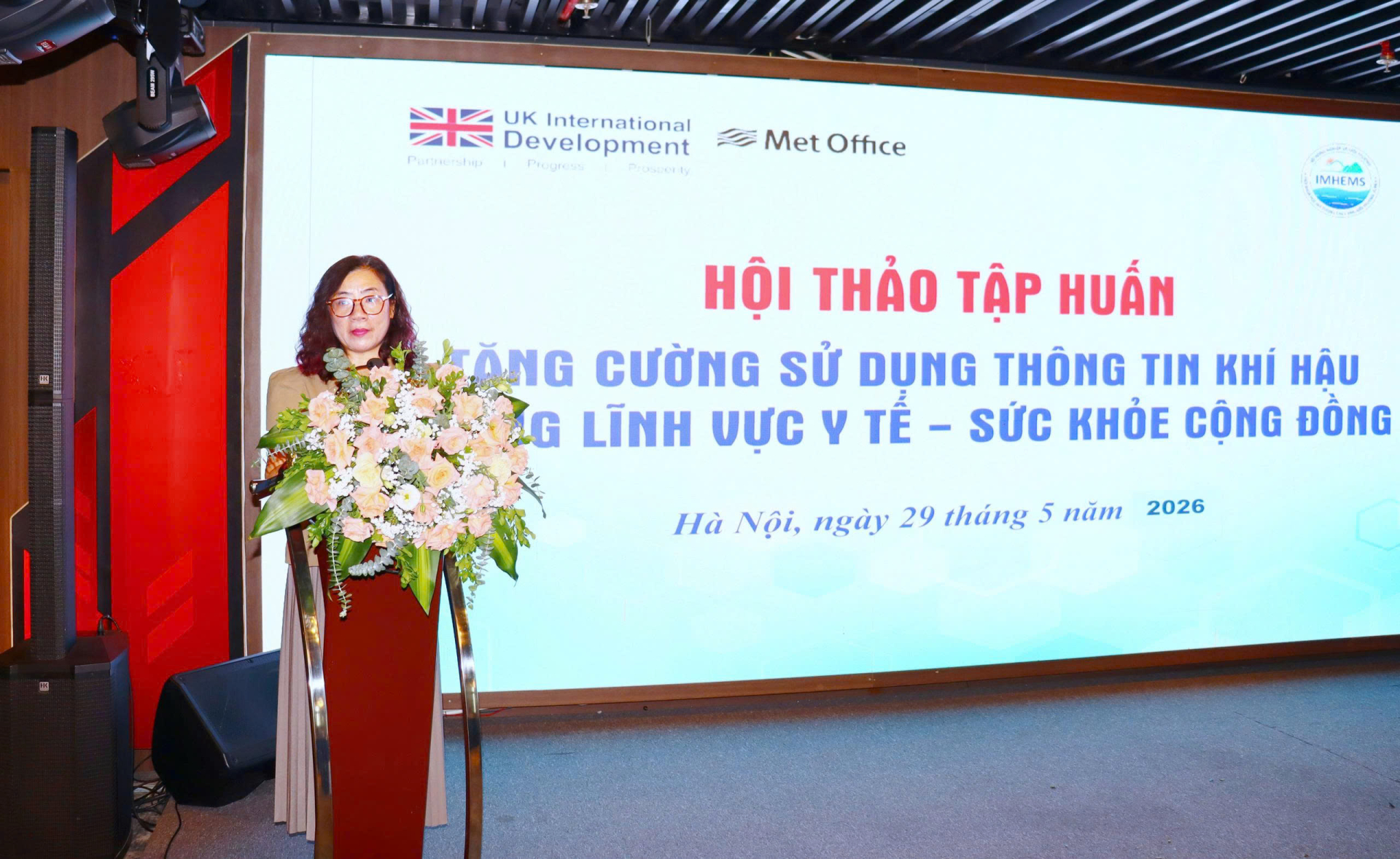 TS. Nguyễn Thị Phương Mai, Phó Viện trưởng Viện Khoa học Khí tượng Thủy văn, Môi trường và Biển phát biểu khai mạc hội thảo.