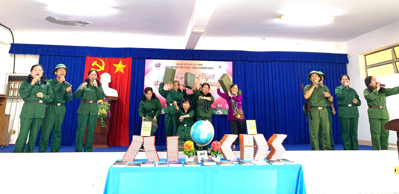 Nữ trí thức tỉnh Khánh Hòa gửi tình yêu quê hương qua tiếng hát