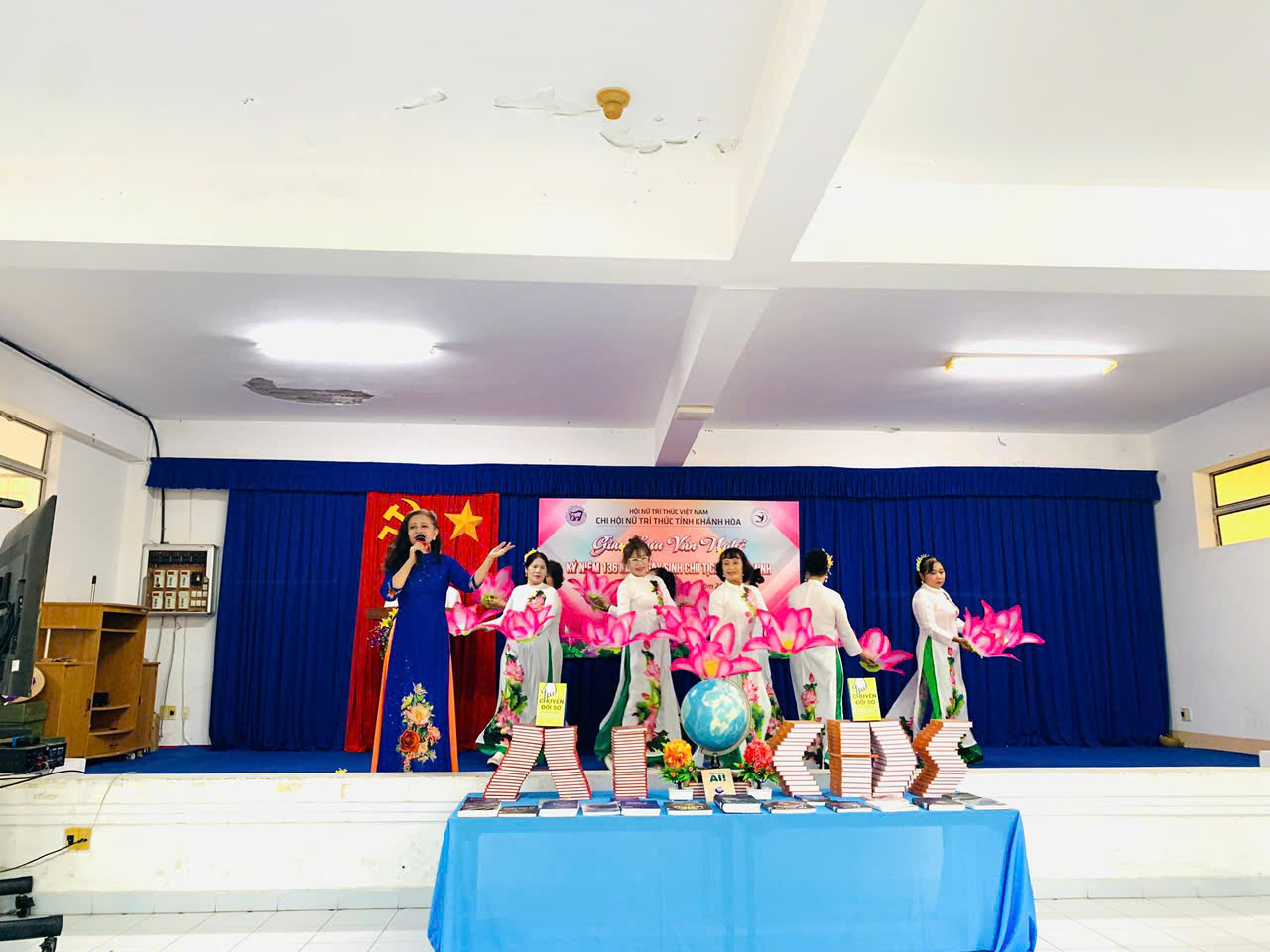 Nữ trí thức tỉnh Khánh Hòa gửi tình yêu quê hương qua tiếng hát