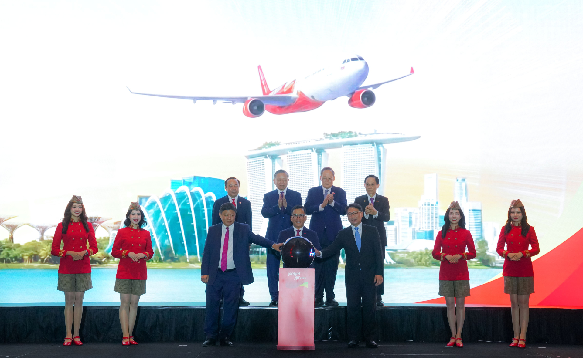 Vietjet mở đường bay Nha Trang – Singapore trước sự chứng kiến của Tổng Bí thư, Chủ tịch nước Tô Lâm