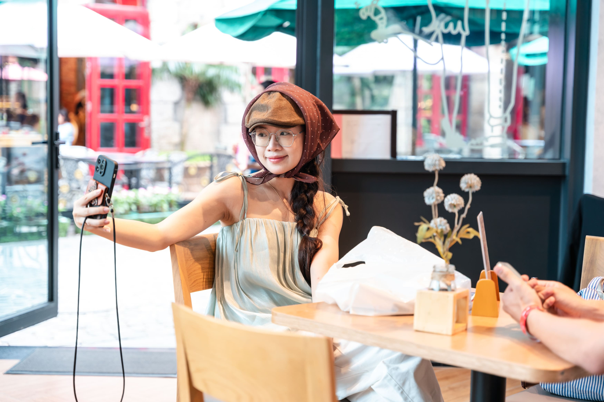 Du khách háo hức trải nghiệm tiệm bánh “chuẩn Pháp” trên đỉnh Bà Nà