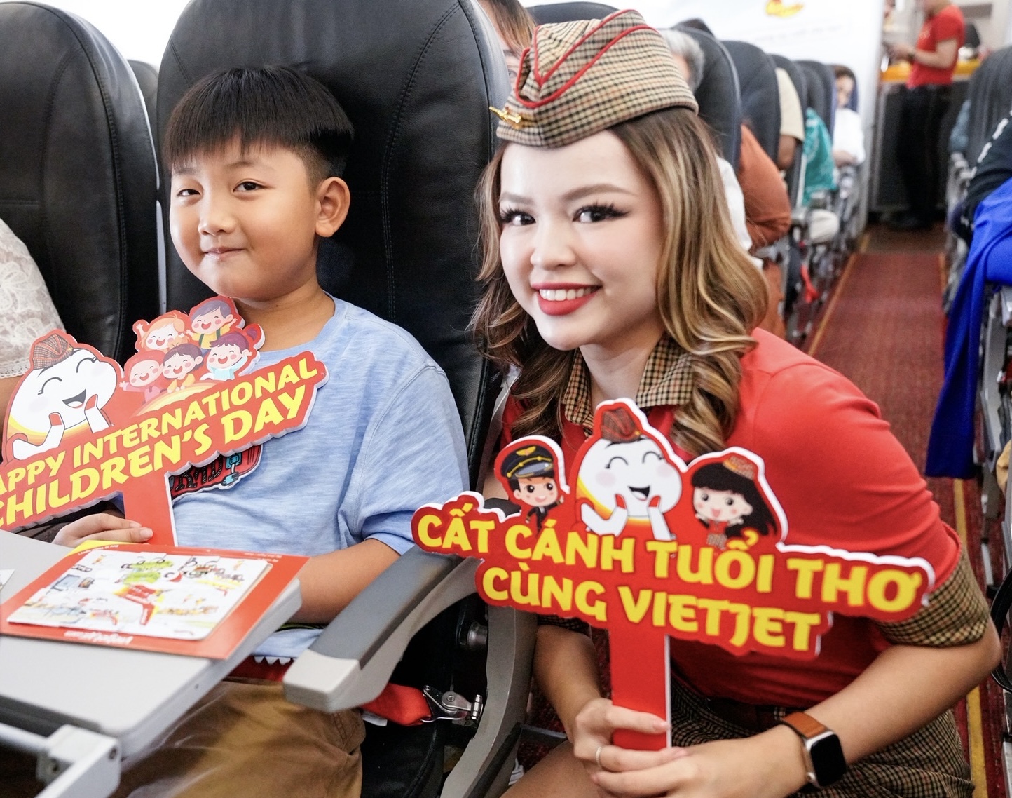 Cùng Vietjet đón niềm vui Quốc tế Thiếu nhi trên độ cao 10.000 mét