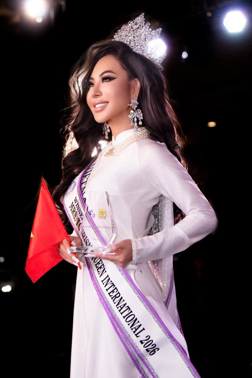 Vân Phạm rạng rỡ khi đăng quang Mrs. Tourism Queen International 2026.