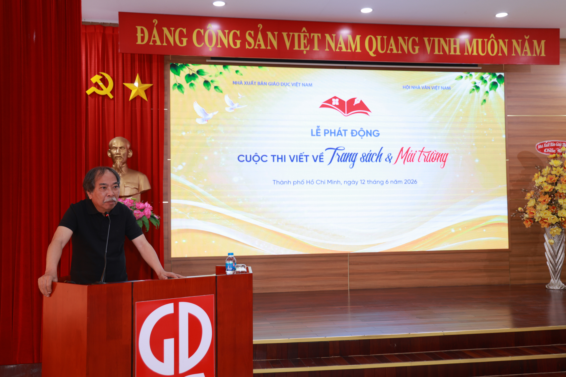 Nhà thơ Nguyễn Quang Thiều, Chủ tịch Hội Nhà văn Việt Nam phát biểu tại buổi lễ.