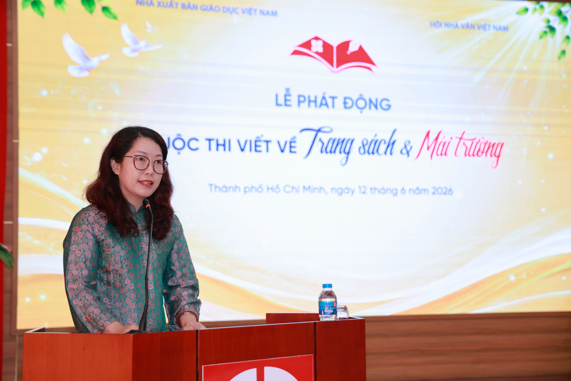TS. Bùi Trần Quỳnh Ngọc - Phó Hiệu trưởng Trường Đại học Sư phạm Thành phố Hồ Chí Minh phát biểu hưởng ứng lễ phát động.