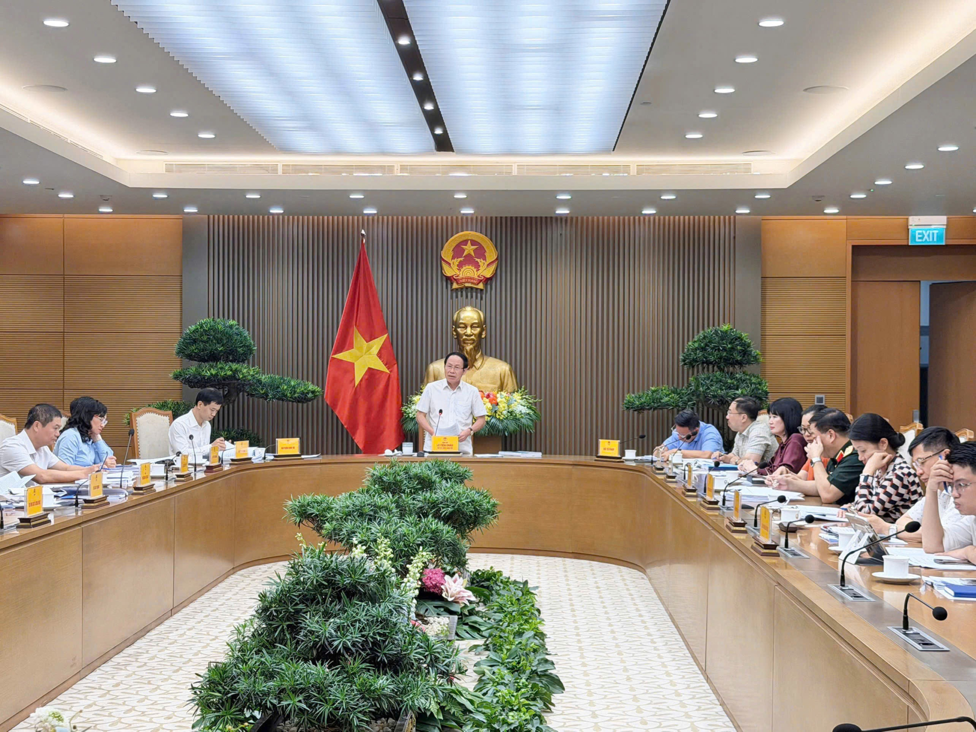 Bộ Tư pháp đã báo cáo Phó Thủ tướng Lê Tiến Châu về hồ sơ dự án Luật Hòa giải ở cơ sở (sửa đổi). Thứ trưởng Bộ Tư pháp Nguyễn Thanh Ngọc - đại diện cơ quan chủ trì soạn thảo tham dự cuộc họp.