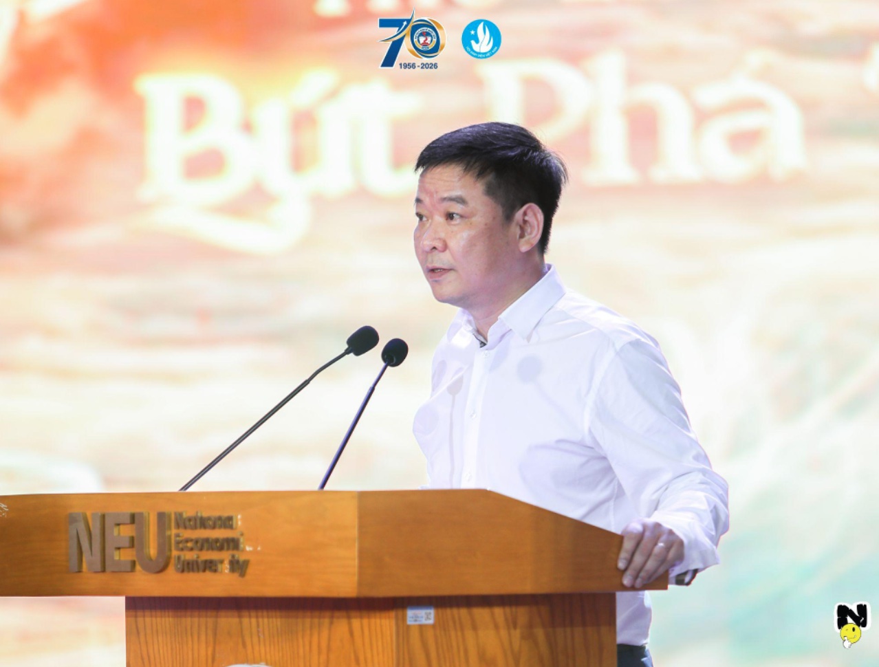 PGS.TS Bùi Huy Nhượng - Phó Giám đốc Đại học Kinh tế Quốc dân, phát biểu tại chương trình.
