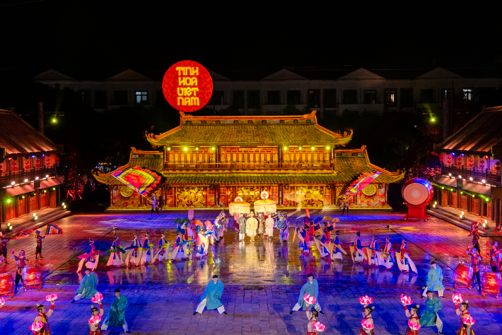 Những show diễn quy mô lớn trở thành một phần không thể thiếu của trải nghiệm du lịch về đêm tại Phú Quốc.