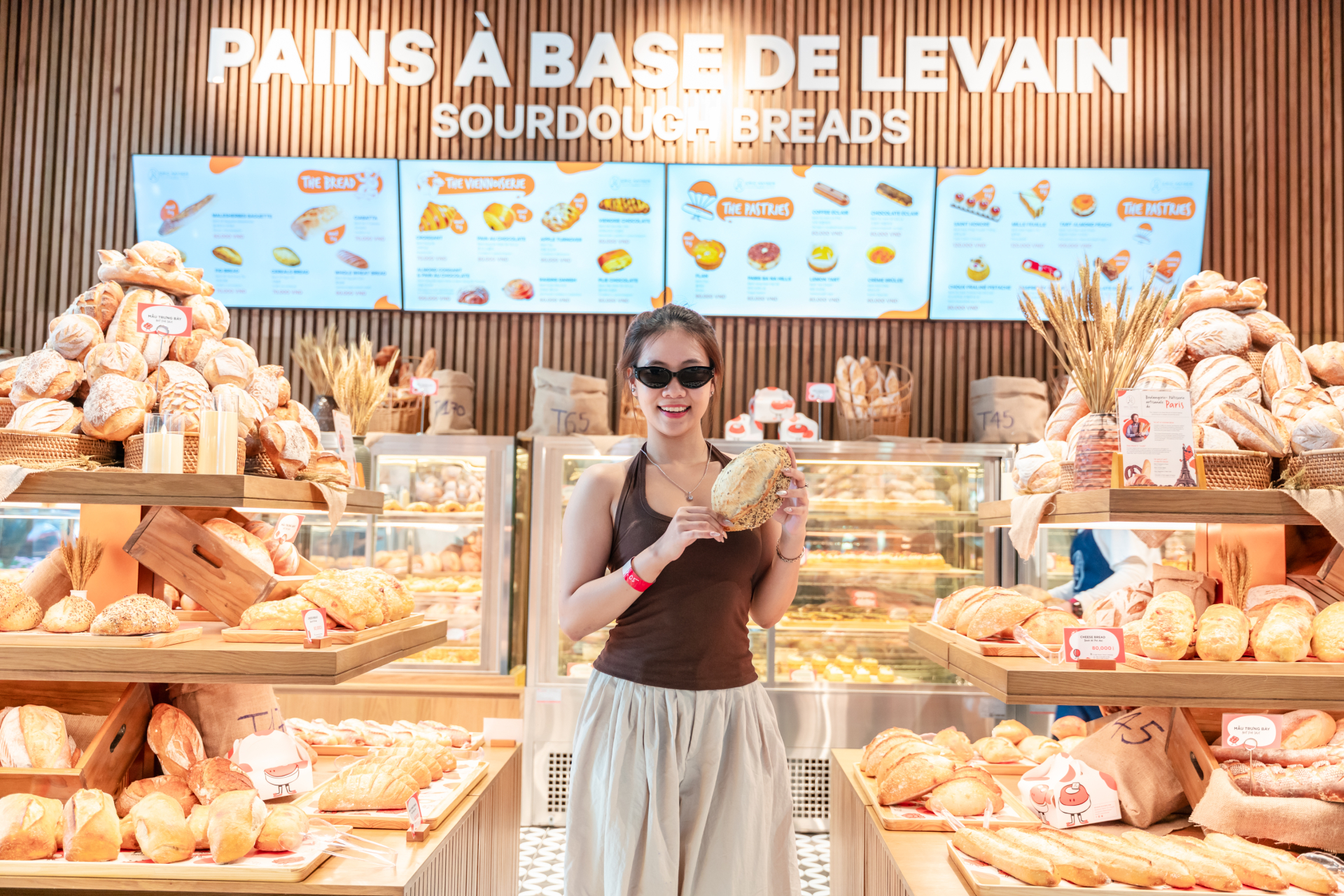 Không cần đi đâu xa, du khách có thể thưởng thức thương hiệu bánh thủ công danh tiếng của Paris ngay trong lòng Làng Pháp, trên đỉnh Bà Nà.