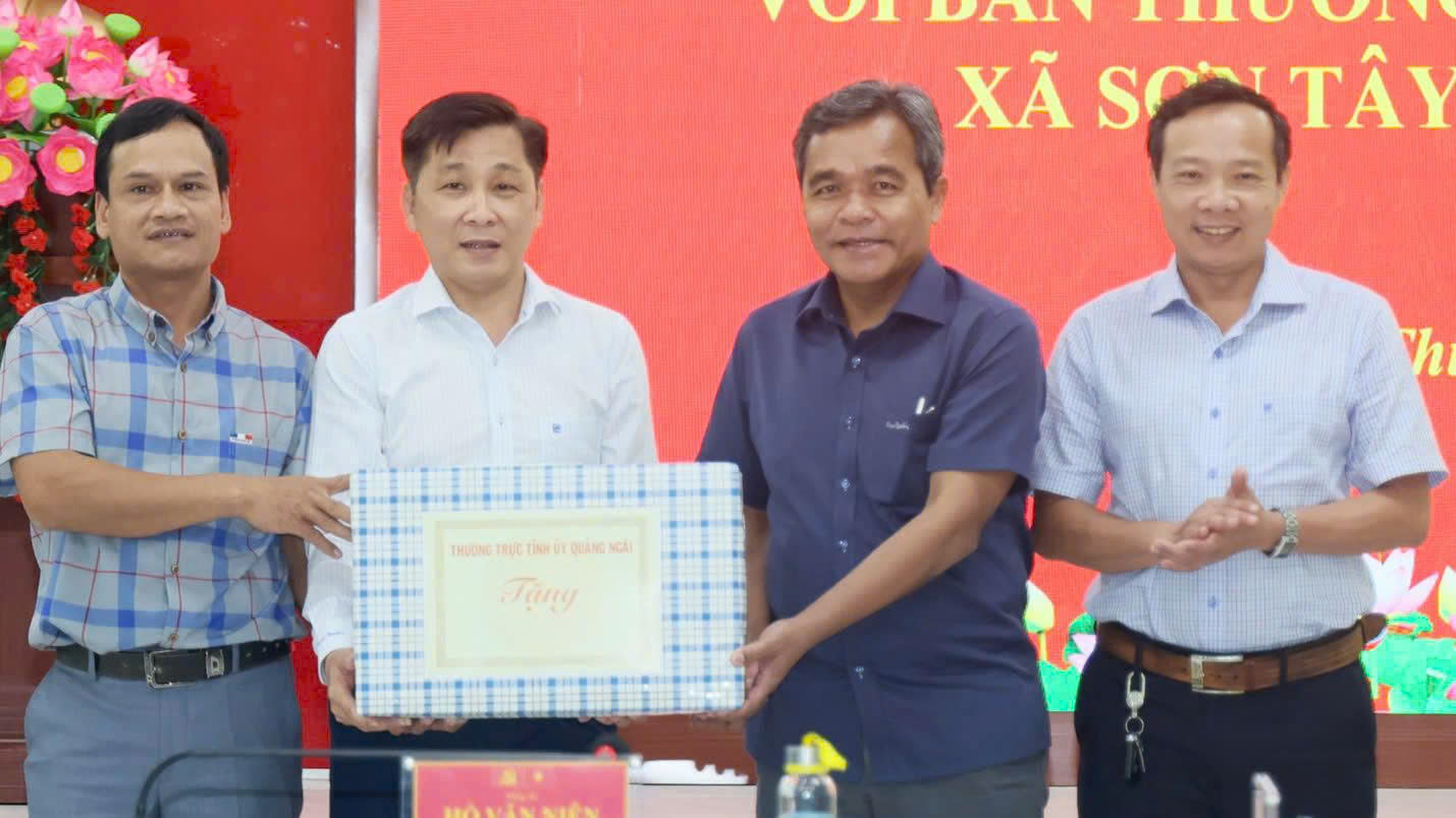 Bí thư Tỉnh ủy Quảng Ngãi Hồ Văn Niên thăm và làm việc xã Sơn Tây Thượng nhé.