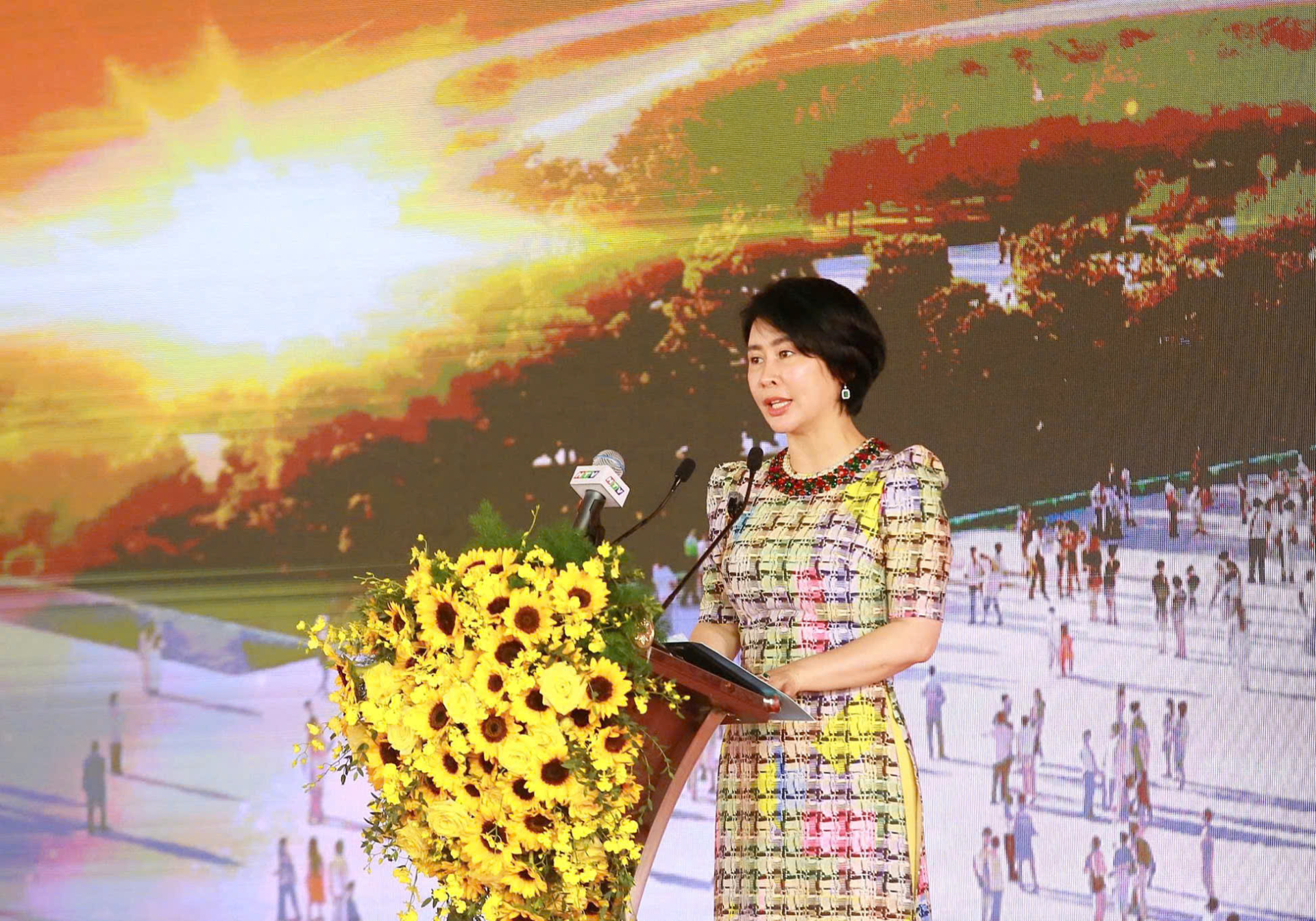 Bà Trần Vân Anh - Phó Tổng giám đốc Tập đoàn Vingroup phát biểu tại sự kiện.