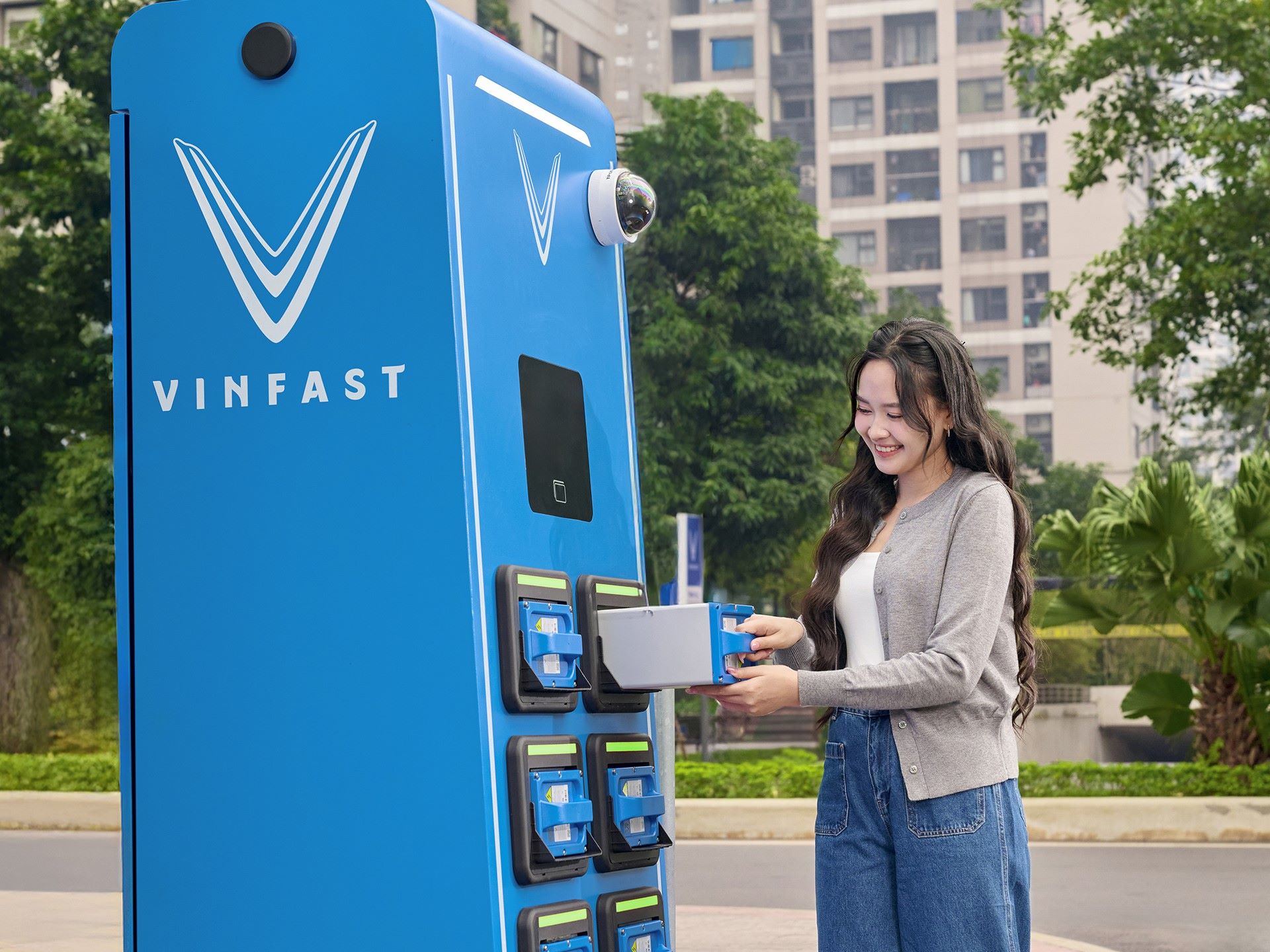Cả nhà bỏ xe xăng, chuyển sang xe máy điện VinFast: Từ đi học, đi làm đến chạy dịch vụ đều có lời giải