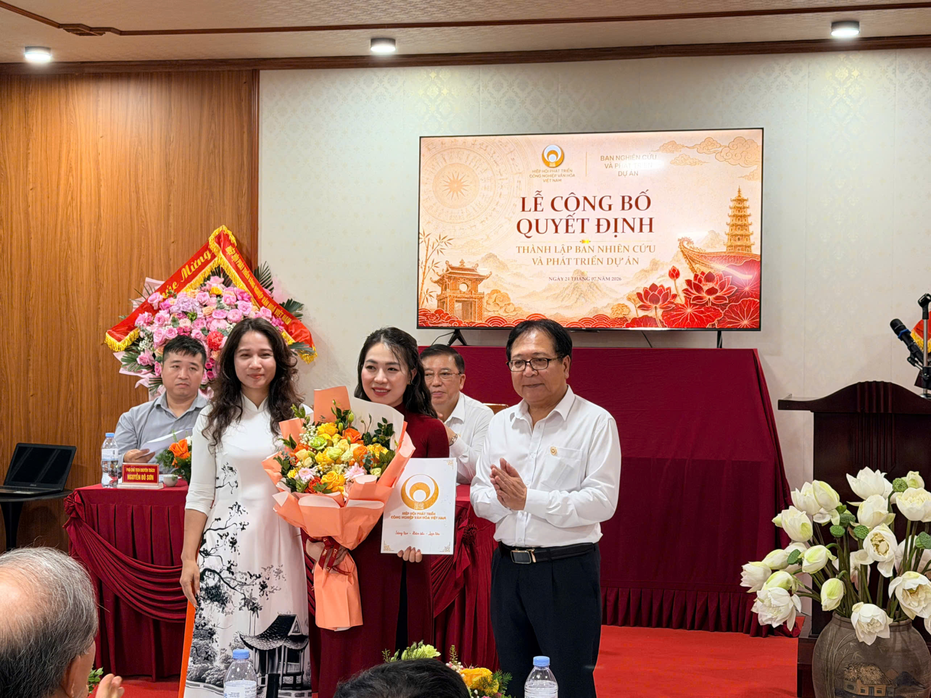 Đại diện Hiệp hội Phát triển Công nghiệp Văn hóa Việt Nam công bố quyết định thành lập và ra mắt Ban Nghiên cứu Phát triển Dự án.