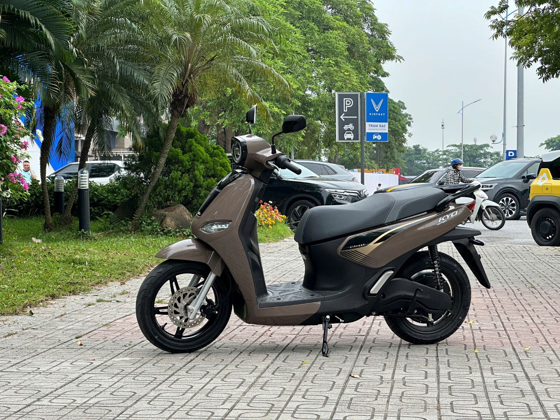 VinFast Kyo khiến chị em muốn “bỏ xăng, lên điện” vì đẹp, tiện và tiết kiệm