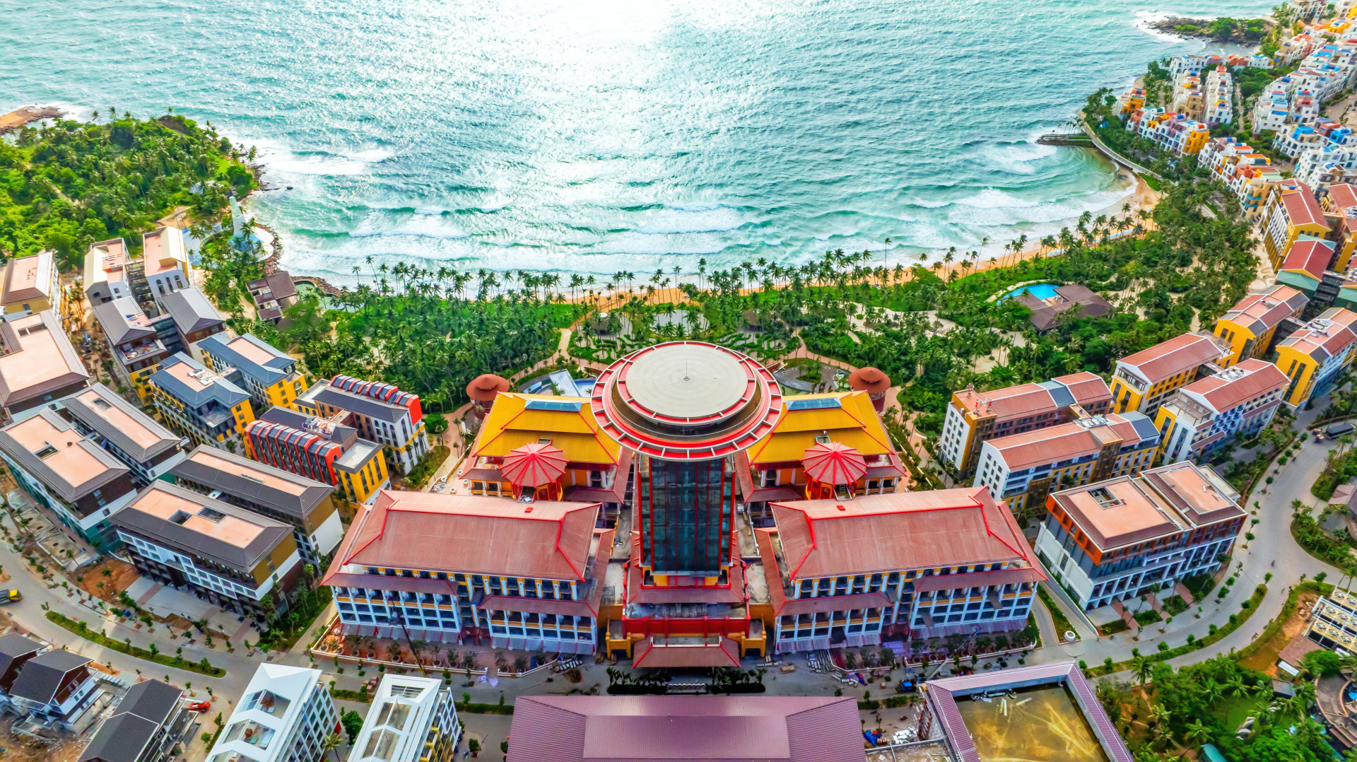 Rixos Phu Quoc dần lộ diện: Dấu ấn cung đình Huế giữa thiên đường biển Hòn Thơm