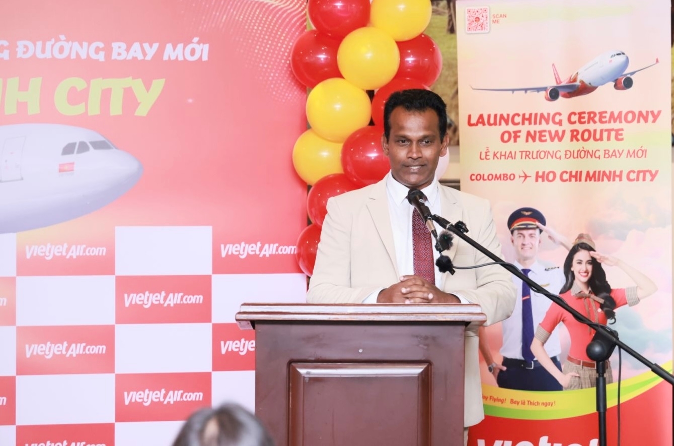 Thứ trưởng Bộ Du lịch Sri Lanka Ruwan Ranasinghe phát biểu chúc mừng tại sự kiện.