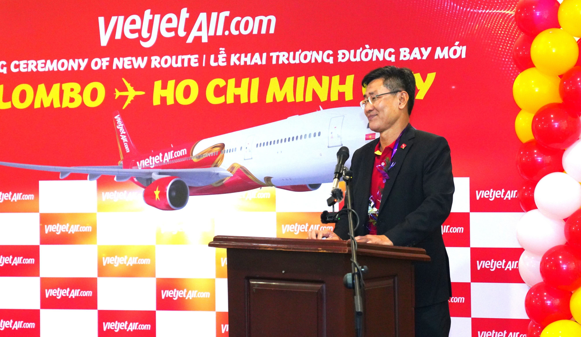 Phó Tổng giám đốc Thương mại Vietjet Tạ Hữu Thanh phát biểu cảm ơn và chào mừng đường bay mới.