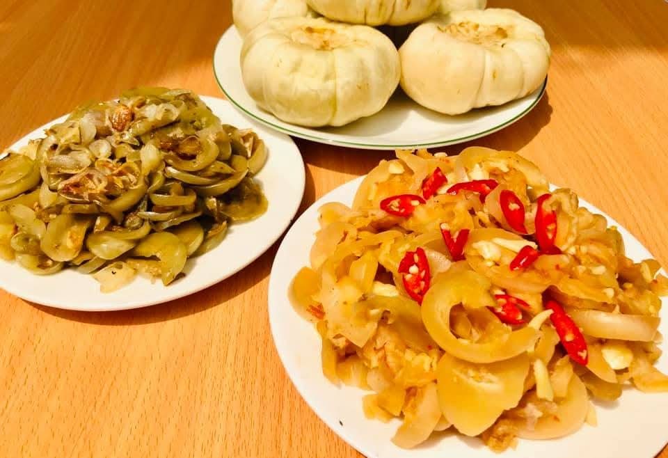Món cà bát muối thường được sơ chế theo khẩu vị của mỗi gia đình.