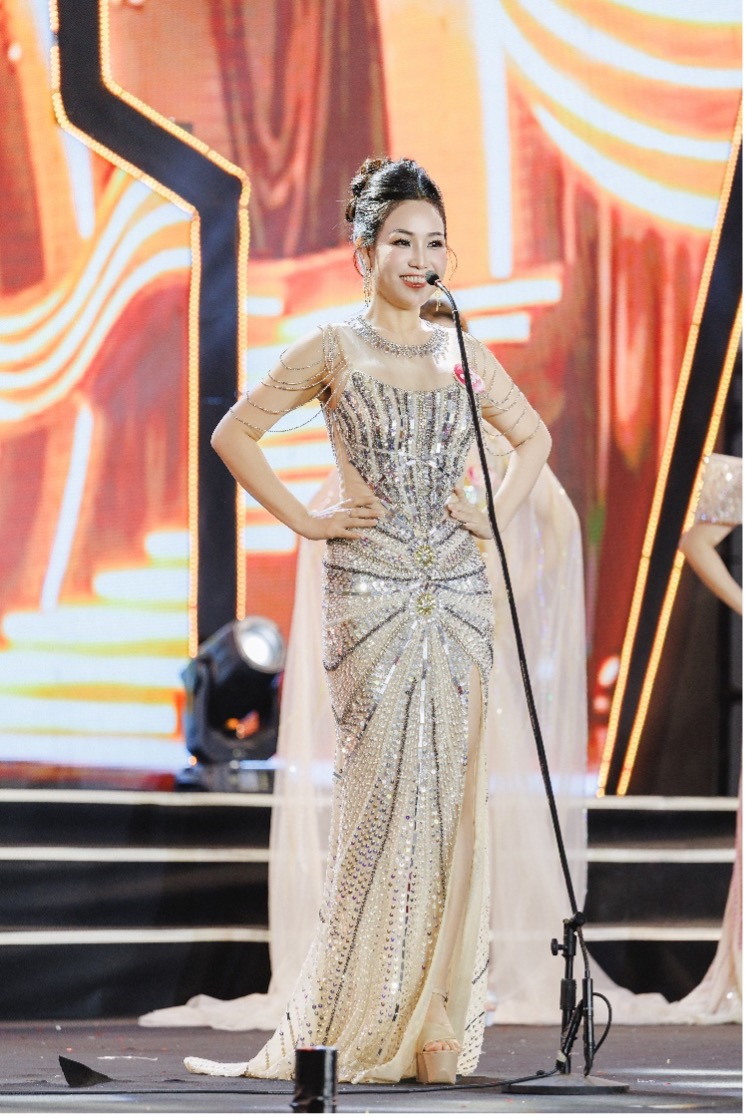 Sau đăng quang, Á hậu 2 Sơn Thị Trà My cảm ơn những người đồng hành và dành thành quả cho gia đình – điểm tựa giúp chị theo đuổi mục tiêu phía trước.