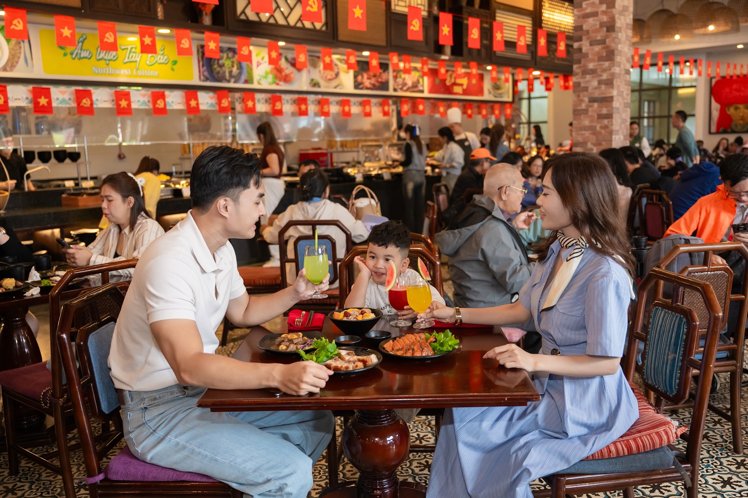 “Đón bình minh trên đỉnh Fansipan”: 200 suất duy nhất trong dịp Quốc khánh