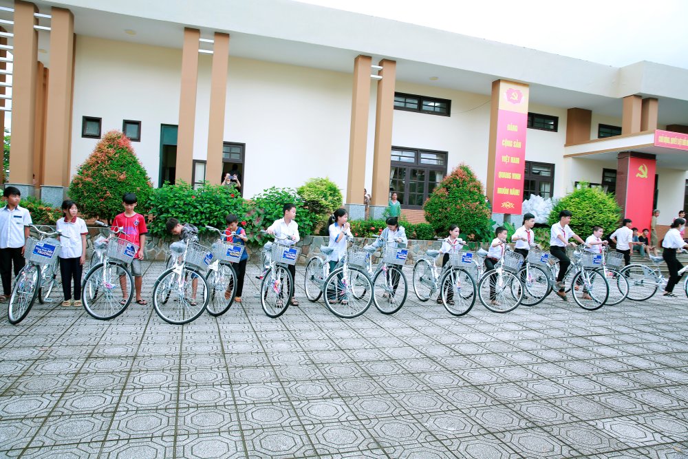 Năm học sắp tới, các em sẽ được đến trường bằng xe đạp mới.