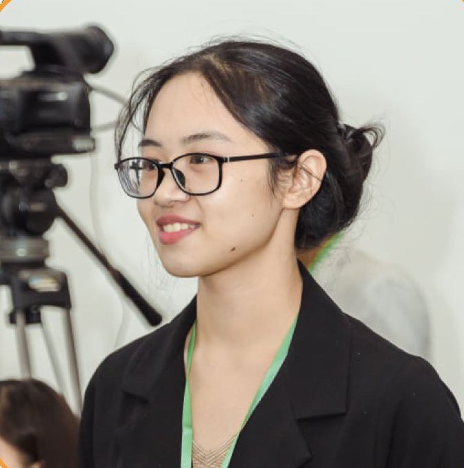 Nguyễn Thị Huyền tốt nghiệp thủ khoa ngành Kỹ thuật năng lượng, Trường Đại học Công nghệ, Đại học Quốc gia Hà Nội năm 2020, dù từng không nhận được sự ủng hộ của gia đình khi lựa chọn ngành học. Câu chuyện của Huyền cho thấy định kiến giới không nhất thiết quyết định con đường nghề nghiệp của phụ nữ.