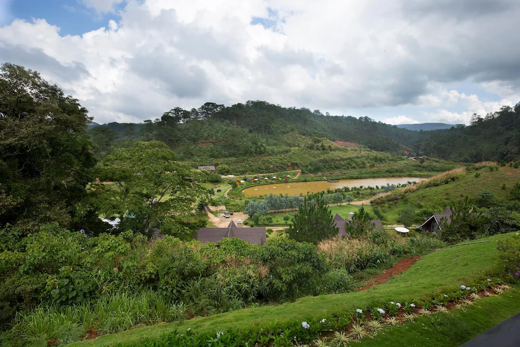 Khung cảnh tuyệt đẹp của Lat Valley Village