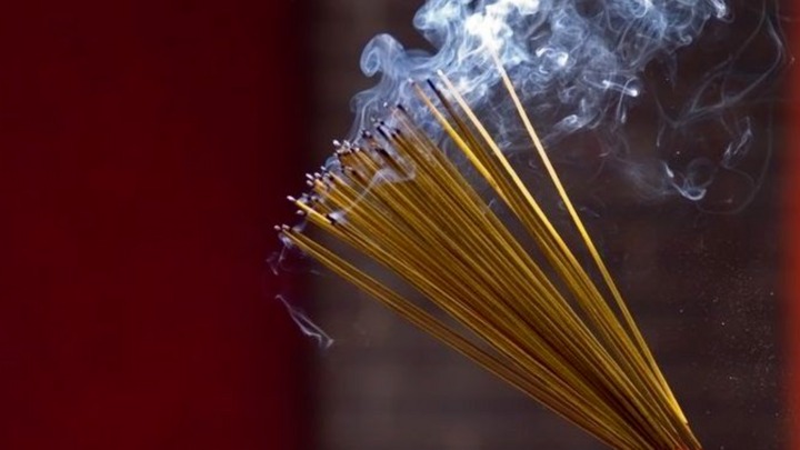 4 khung giờ đại kỵ không nên thắp hương